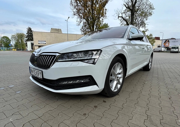 Skoda Superb cena 96600 przebieg: 105450, rok produkcji 2019 z Pabianice małe 254